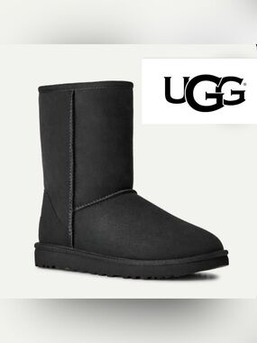 UGG Classic Short II Black Boots